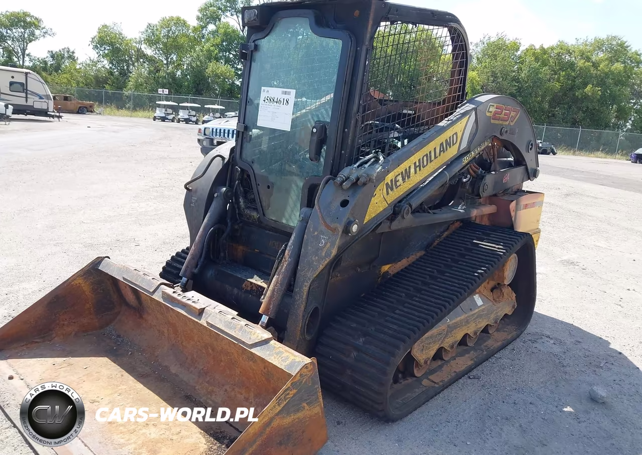 2018 New Holland C237 Loader VIN:JAF0C237JJM451077 - 6