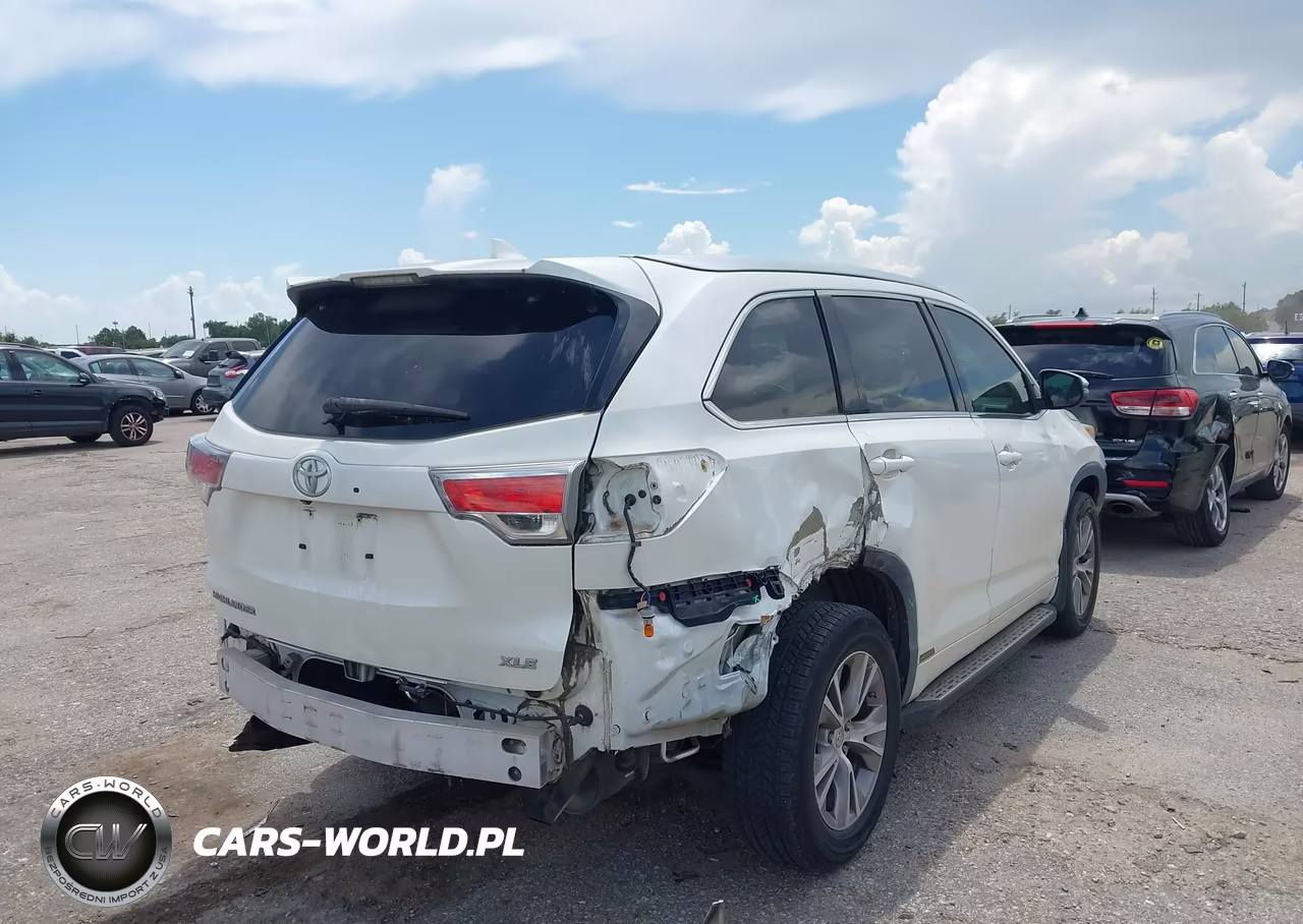 2015 Toyota Highlander Xle V6 VIN:5TDKKRFH7FS065678 - 4