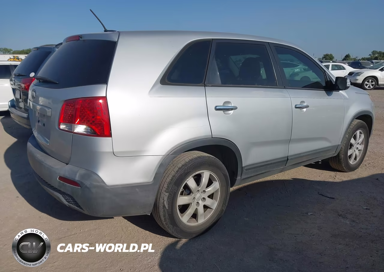 2011 Kia Sorento Lx VIN:5XYKT3A10BG001901 - 4