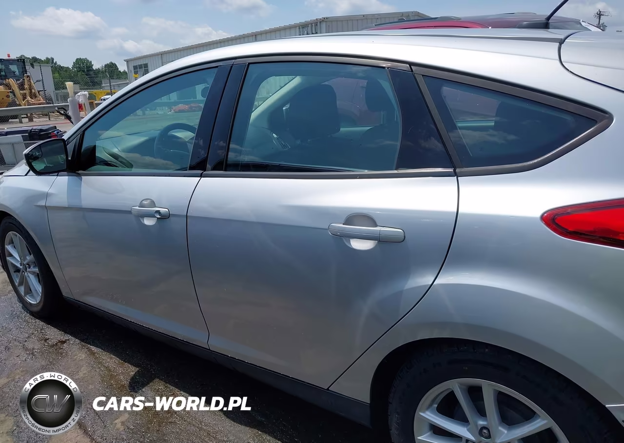 2016 Ford Focus Se VIN:1FADP3K24GL401983 - 14