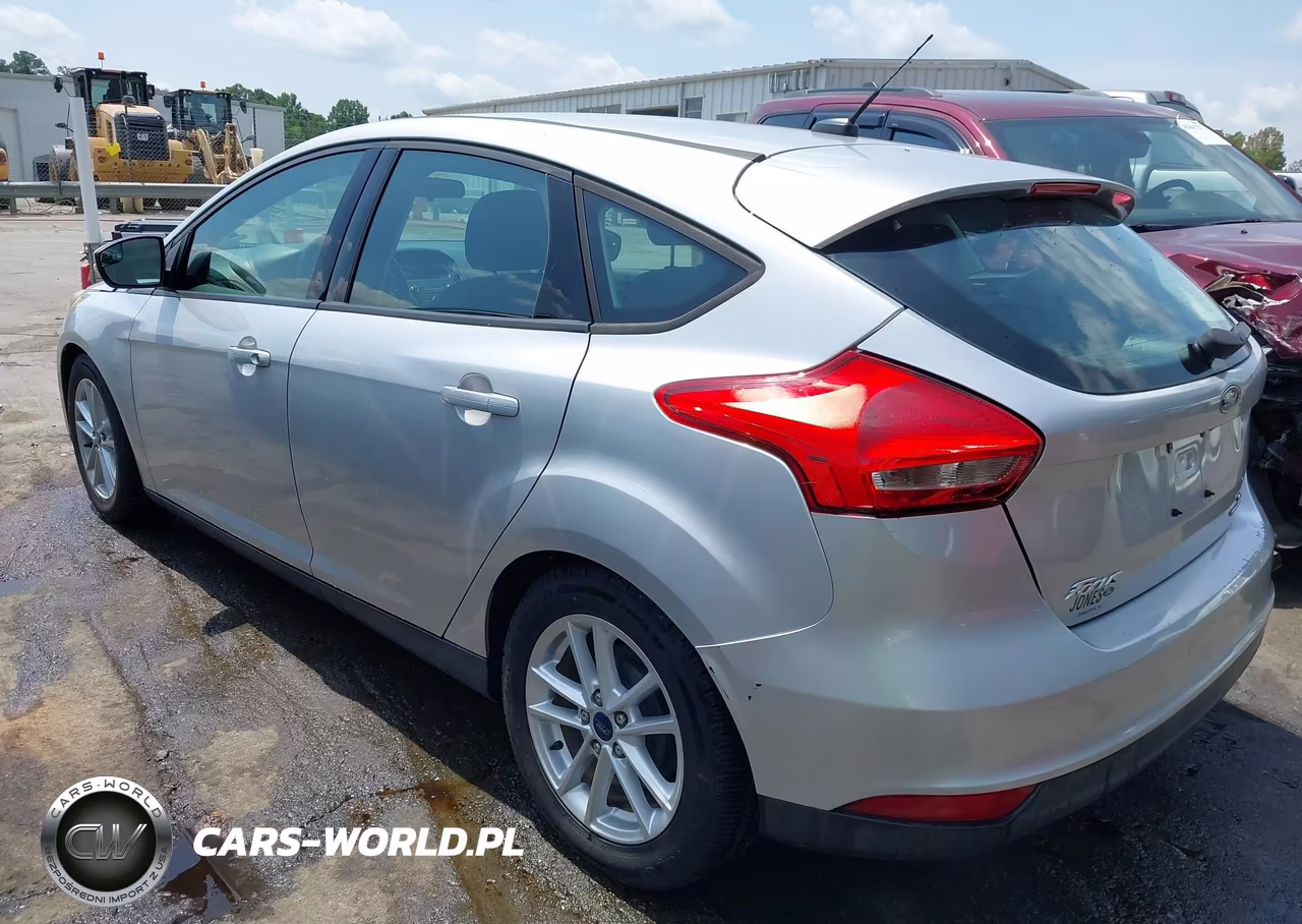 2016 Ford Focus Se VIN:1FADP3K24GL401983 - 3