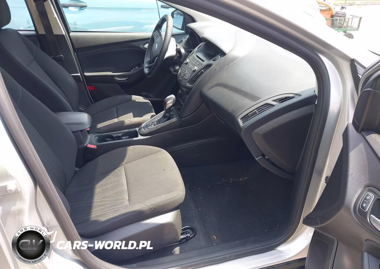 2016 Ford Focus Se VIN:1FADP3K24GL401983 - 5