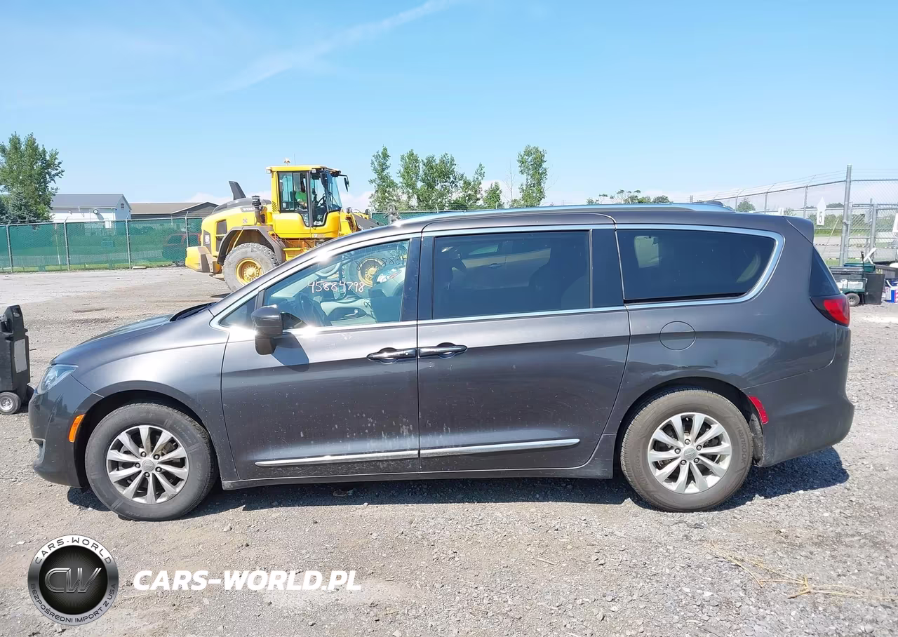 2018 Chrysler Pacifica Touring L VIN:2C4RC1BGXJR193148 - 14