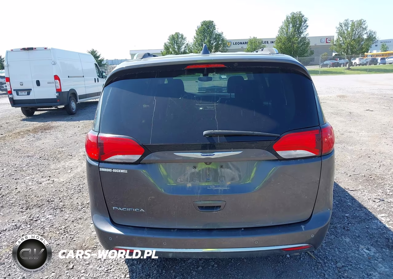 2018 Chrysler Pacifica Touring L VIN:2C4RC1BGXJR193148 - 16