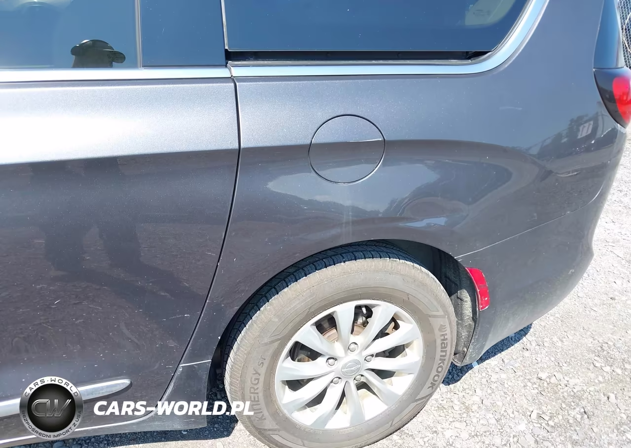 2018 Chrysler Pacifica Touring L VIN:2C4RC1BGXJR193148 - 6