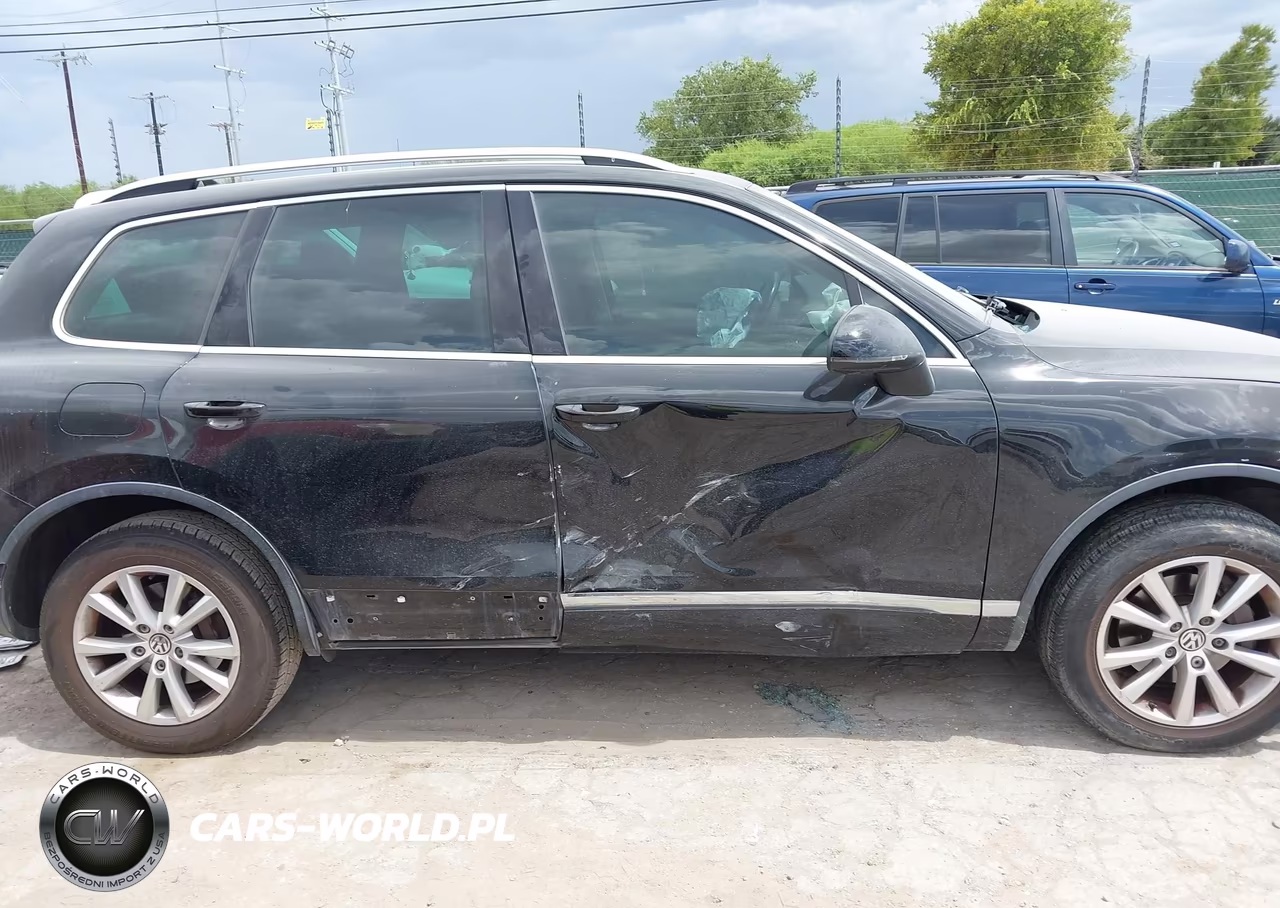 2013 Volkswagen Touareg Tdi Sport VIN:WVGEP9BP1DD002981 - 13