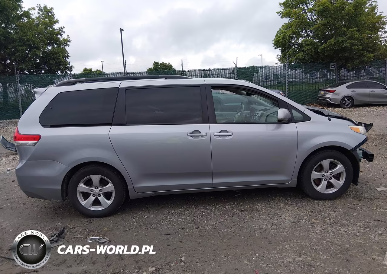 2011 Toyota Sienna Le V6 VIN:5TDKK3DC4BS066723 - 13