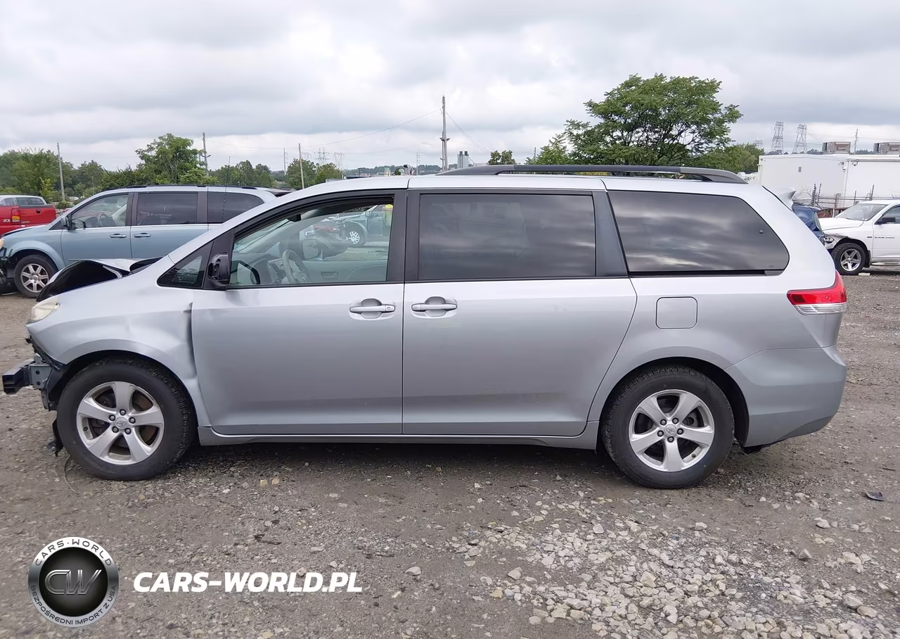 2011 Toyota Sienna Le V6 VIN:5TDKK3DC4BS066723 - 14
