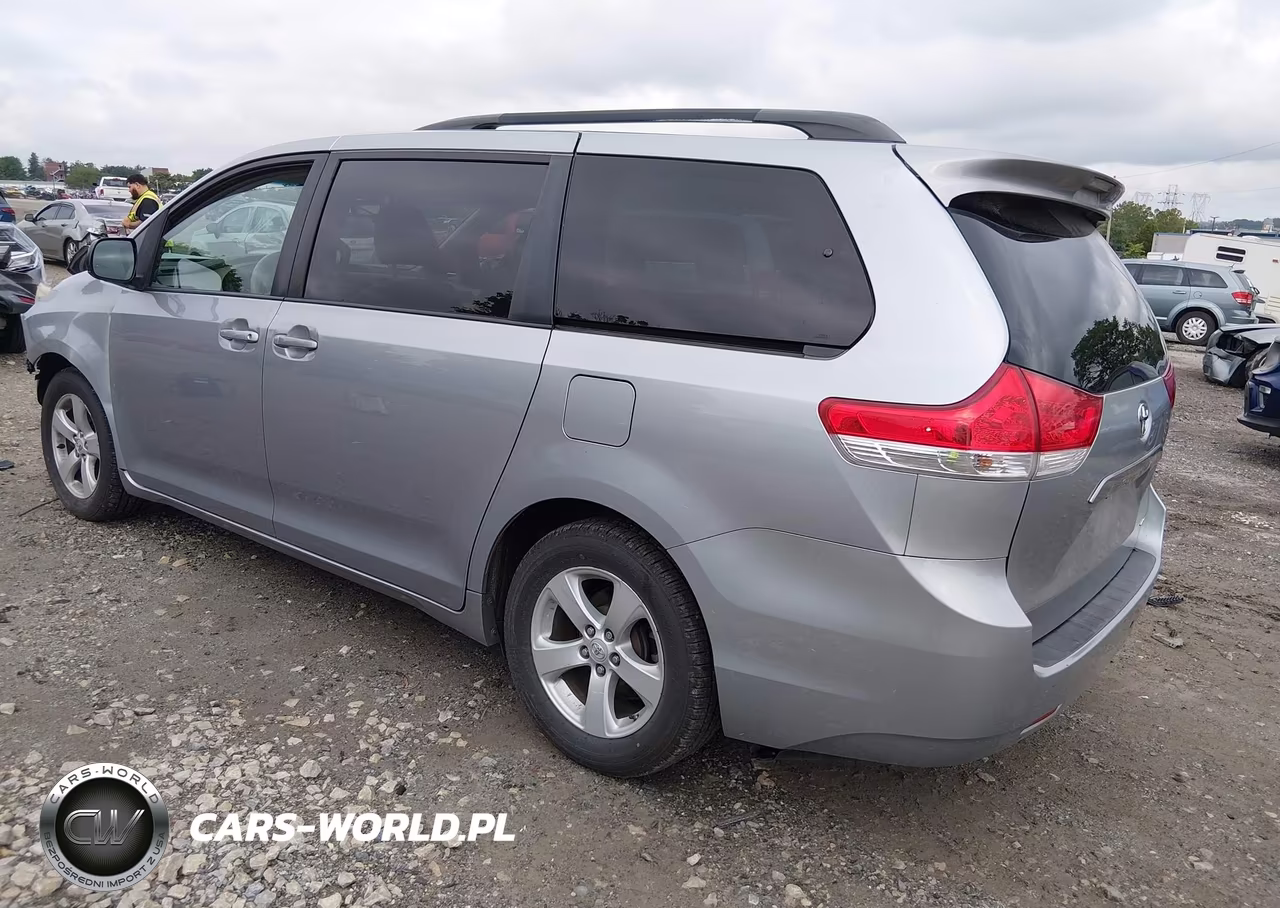 2011 Toyota Sienna Le V6 VIN:5TDKK3DC4BS066723 - 3
