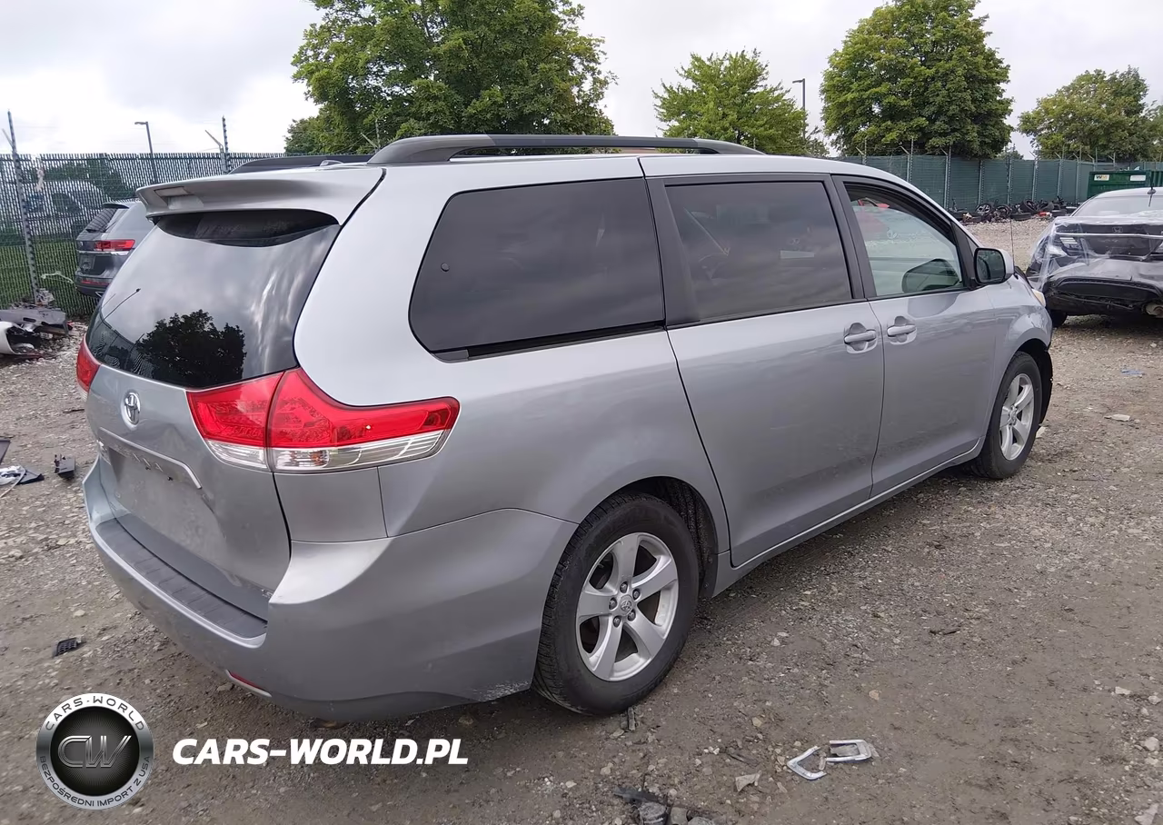 2011 Toyota Sienna Le V6 VIN:5TDKK3DC4BS066723 - 4