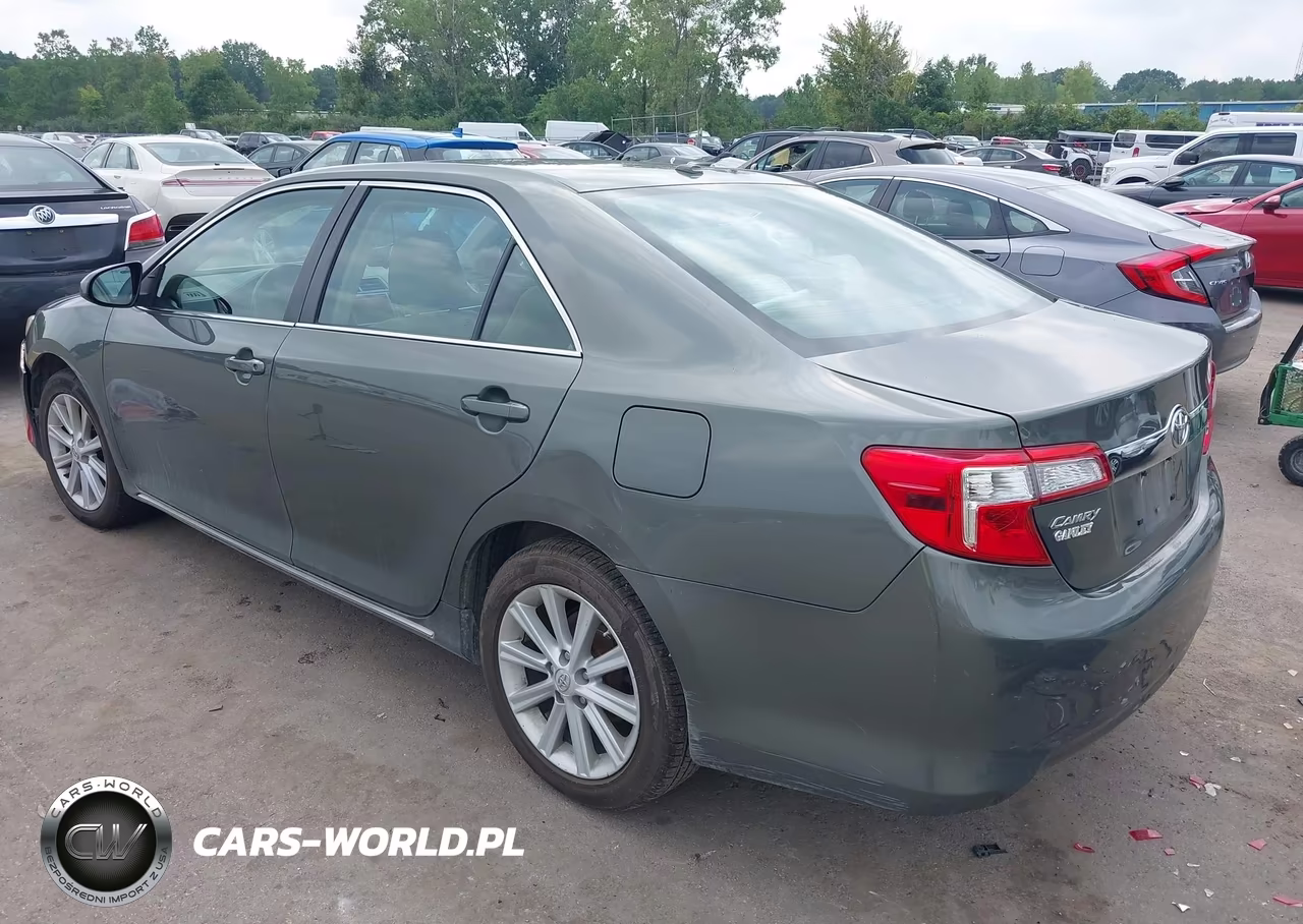 2014 Toyota Camry Xle VIN:4T4BF1FK8ER403232 - 3
