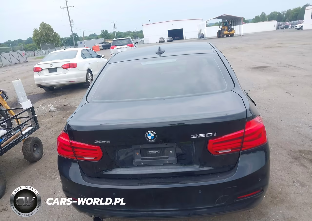 2018 BMW 320I xDrive VIN:WBA8A3C58JA505365 - 17