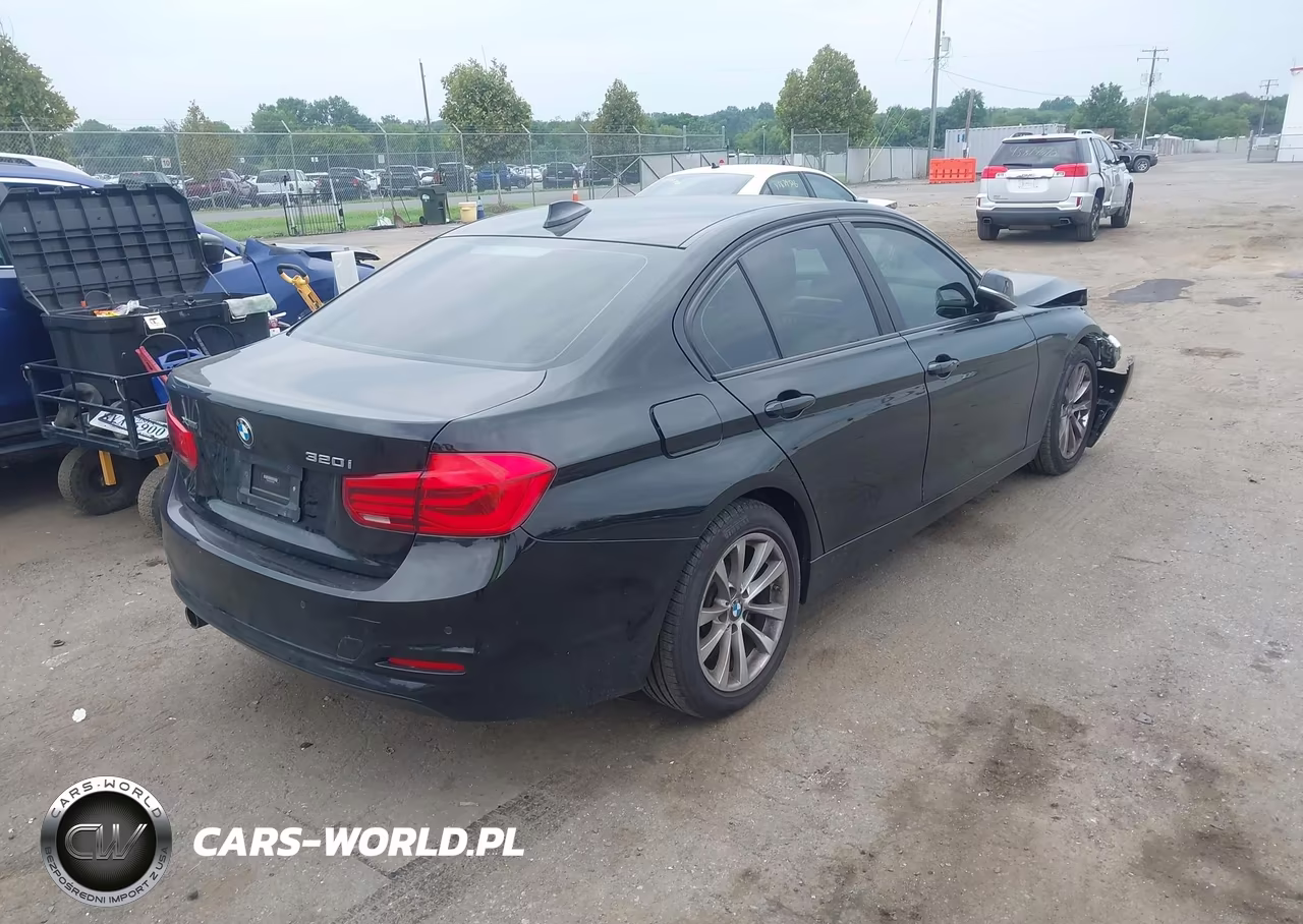 2018 BMW 320I xDrive VIN:WBA8A3C58JA505365 - 4