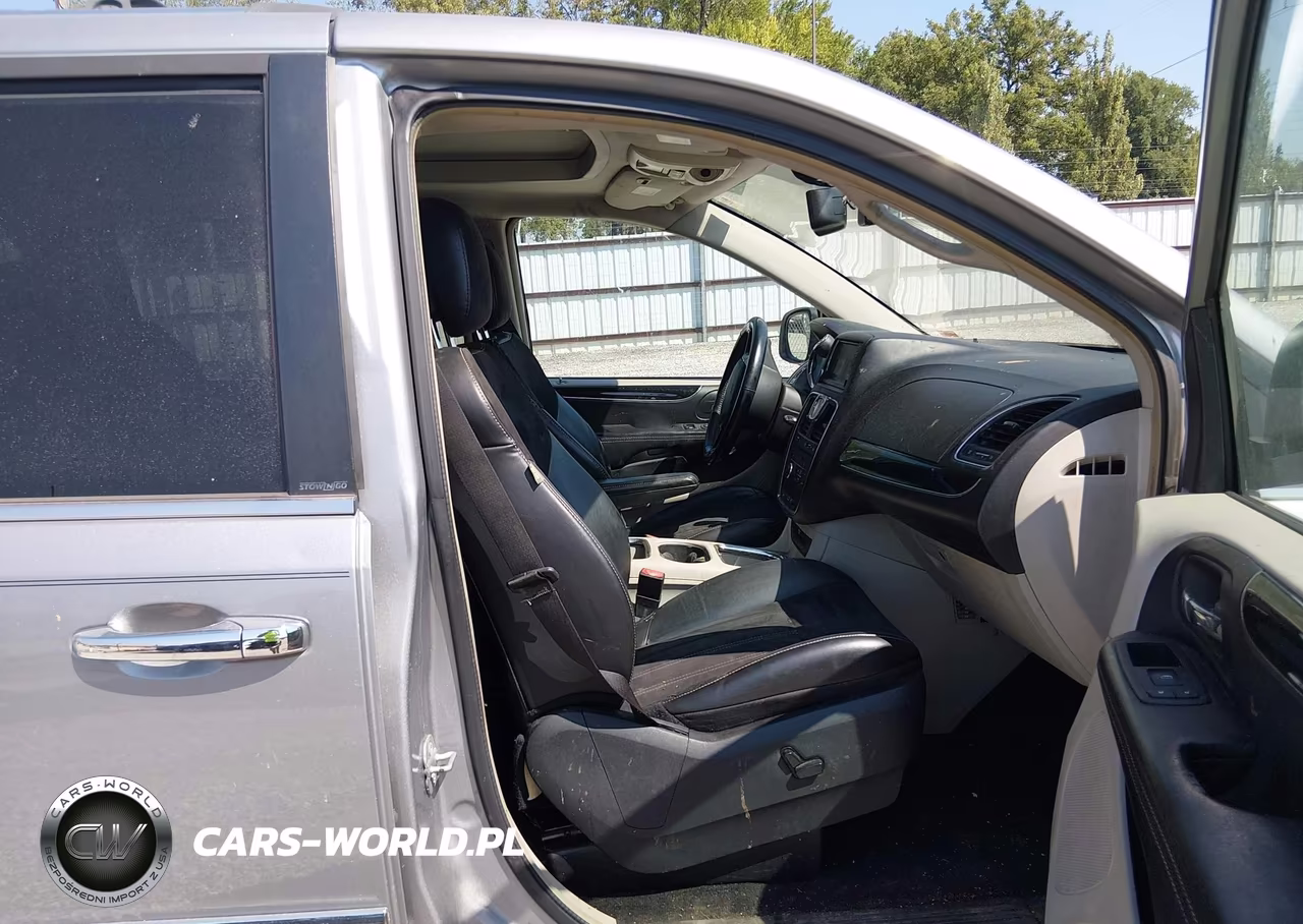 2014 Chrysler Town & Country Touring-L 30Th Anniversary VIN:2C4RC1CG2ER341250 - 5