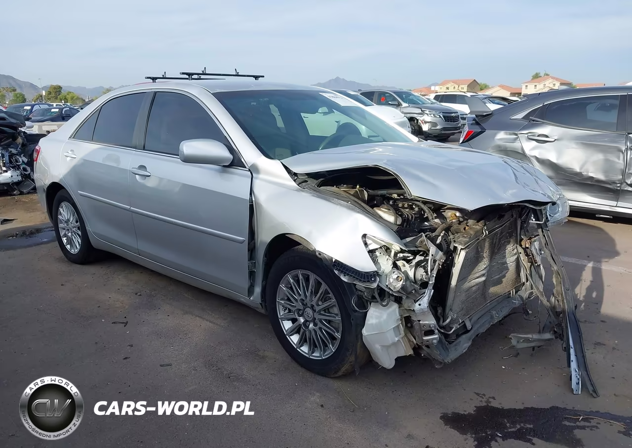 2010 Toyota Camry Le – zdjęcie 1 z 16