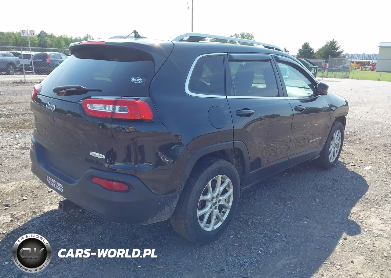2015 Jeep Cherokee Latitude VIN:1C4PJMCB6FW792256 - 4
