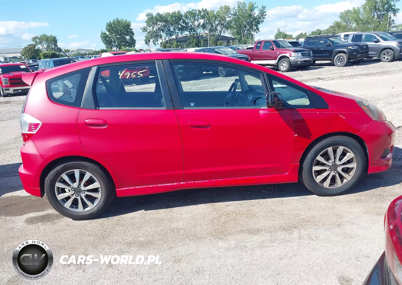 2012 Honda Fit Sport VIN:JHMGE8H51CC010410 - 13