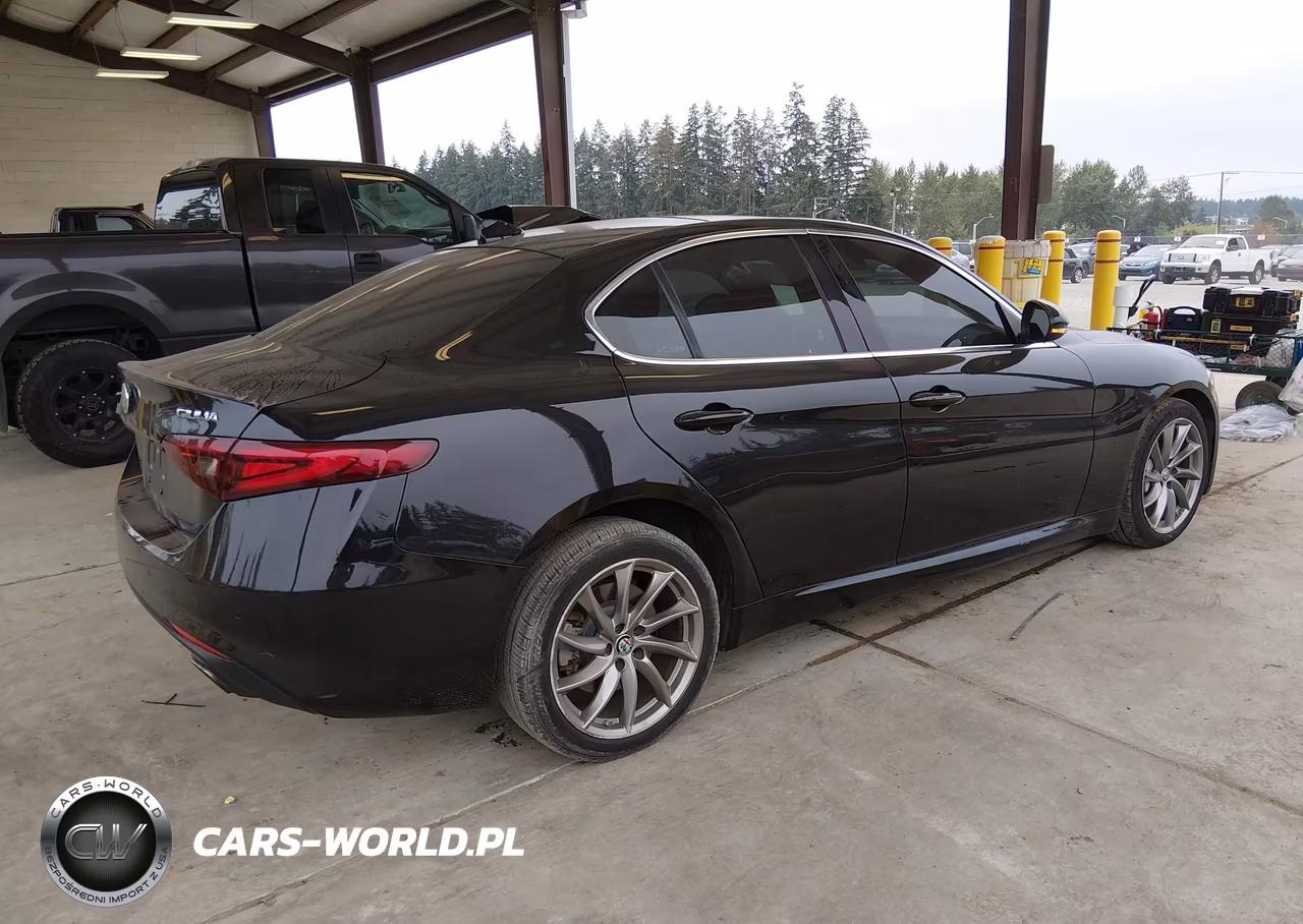 2017 Alfa Romeo Giulia Awd VIN:ZARFAEDNXH7540099 - 4