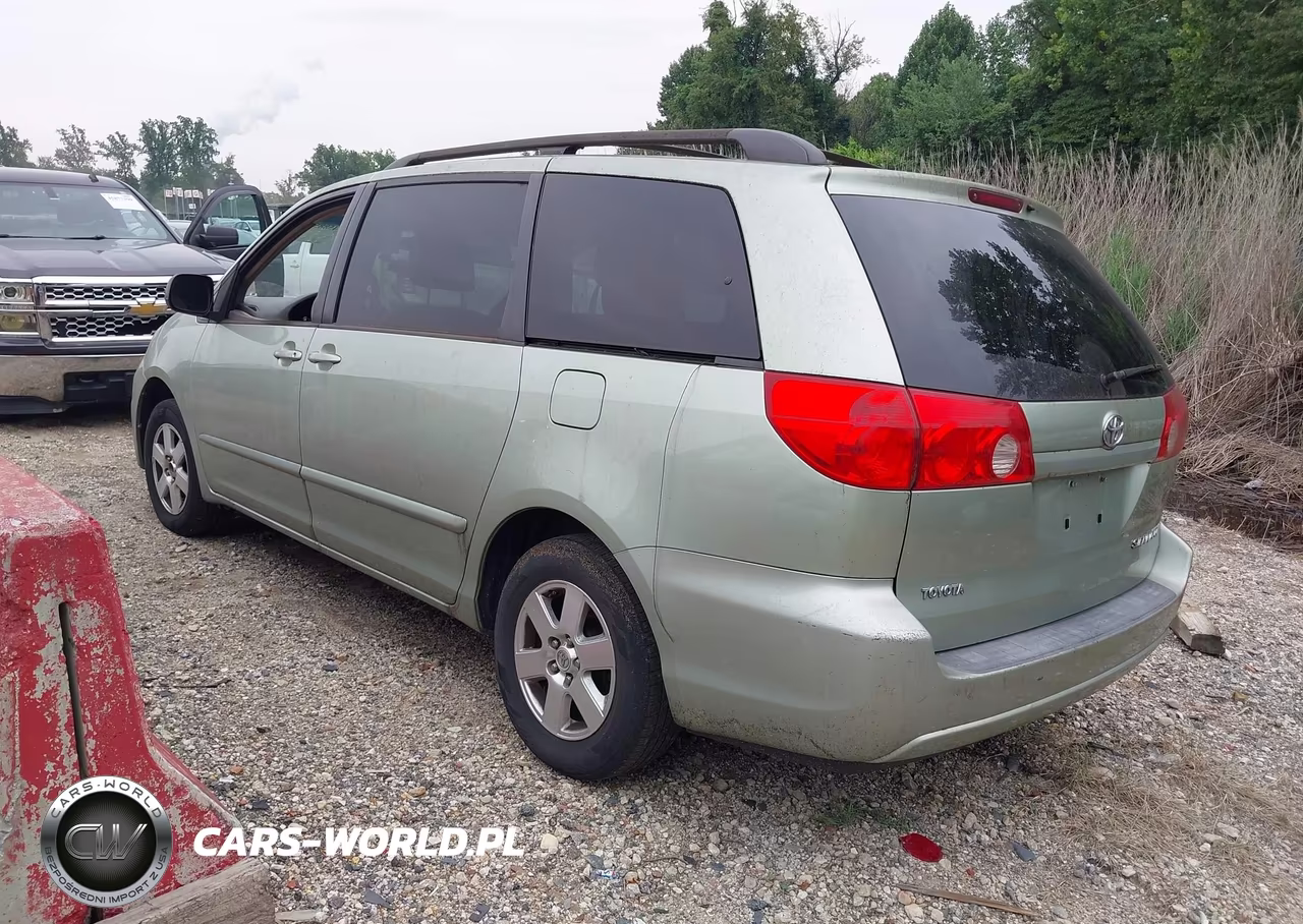 2010 Toyota Sienna Le VIN:5TDKK4CC7AS290641 - 3