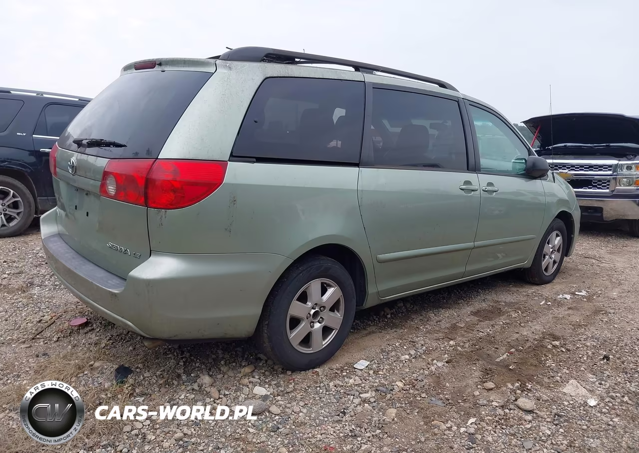 2010 Toyota Sienna Le VIN:5TDKK4CC7AS290641 - 4