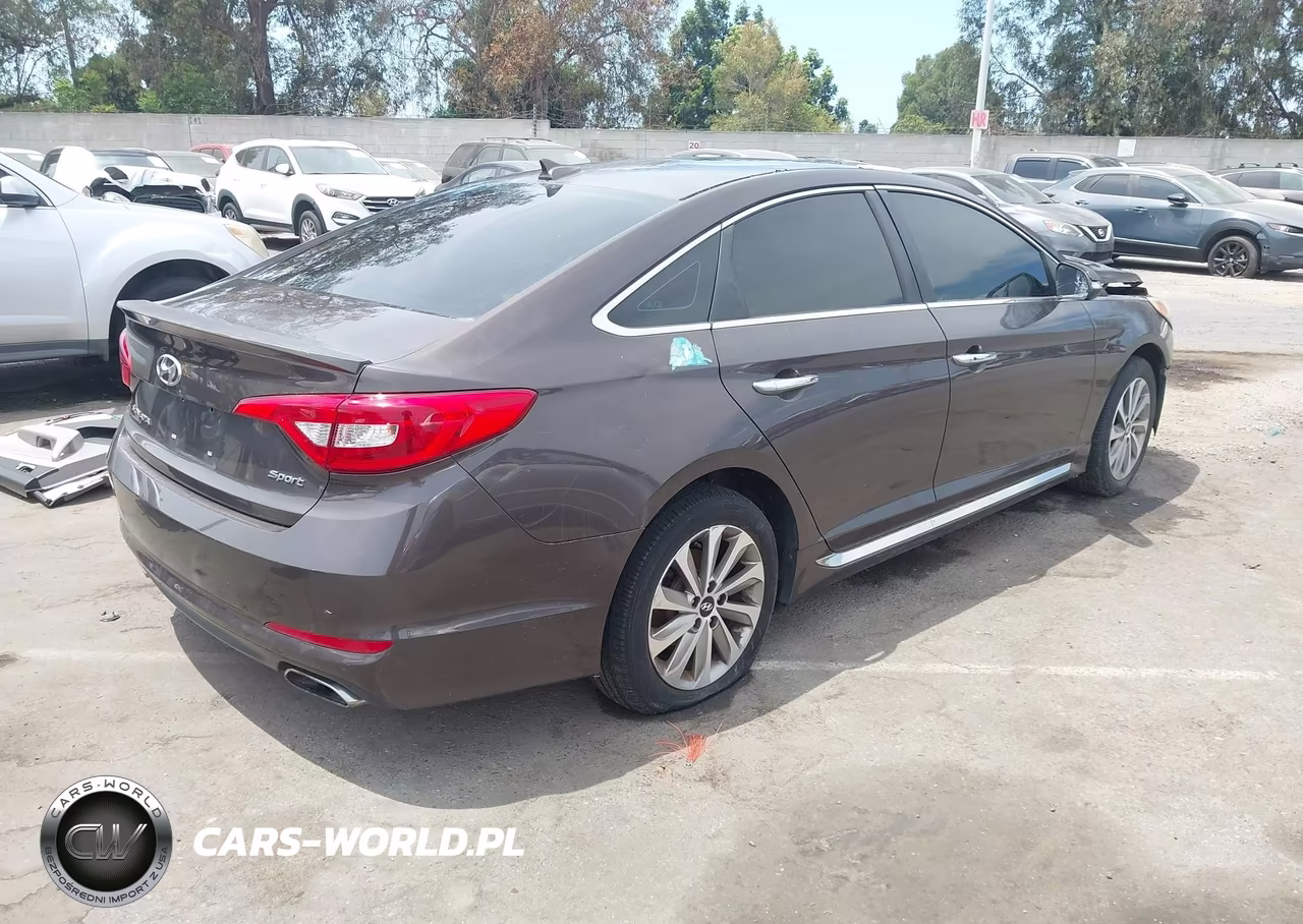2015 Hyundai Sonata Sport VIN:5NPE34AF3FH120216 - 4