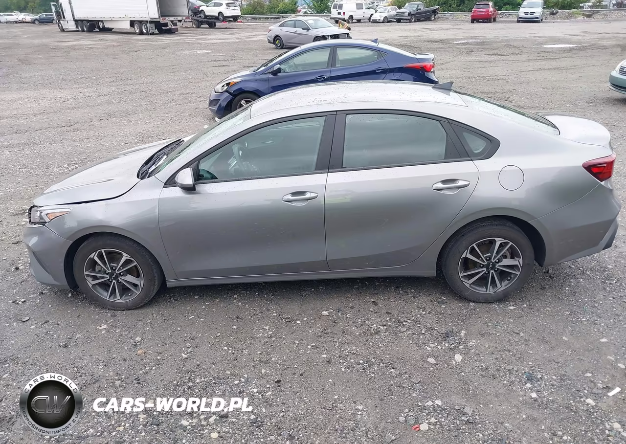 2024 Kia Forte Lxs VIN:3KPF24AD8RE743992 - 14