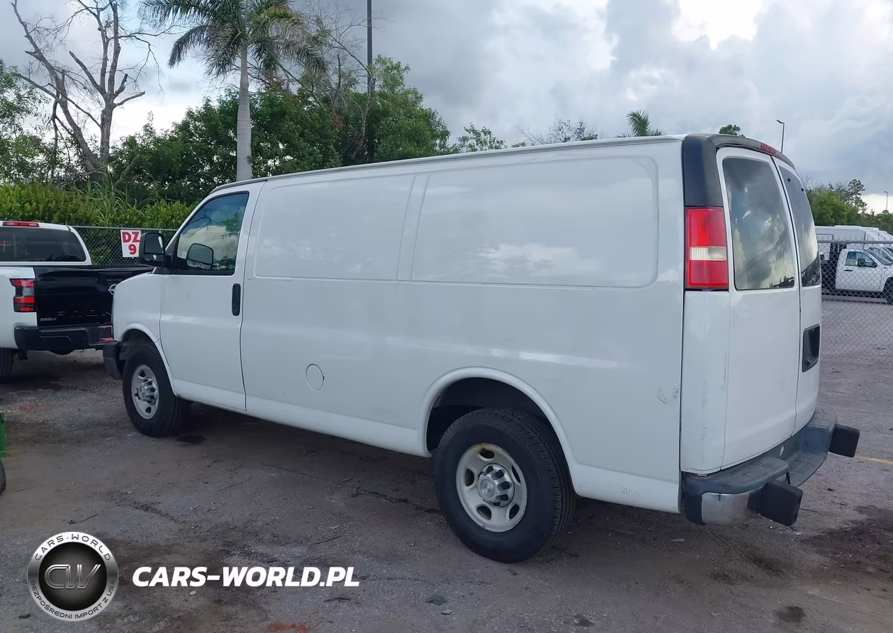2019 Chevrolet Express 2500 Work Van VIN:1GCWGAFPXK1332556 - 3