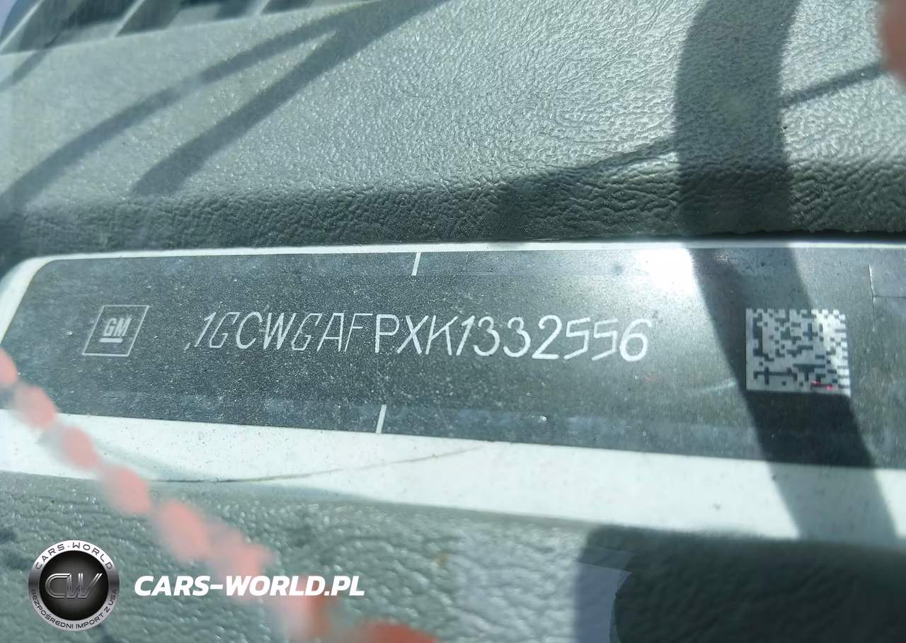 2019 Chevrolet Express 2500 Work Van VIN:1GCWGAFPXK1332556 - 9