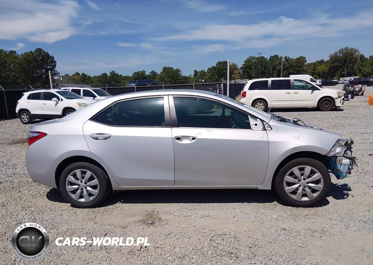 2016 Toyota Corolla Le VIN:2T1BURHE3GC528388 - 12