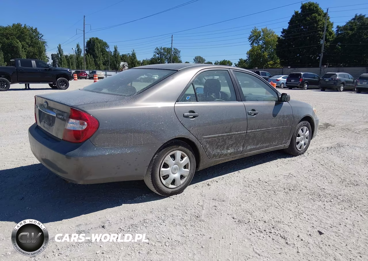 2002 Toyota Camry Le VIN:4T1BE32K32U544705 - 4