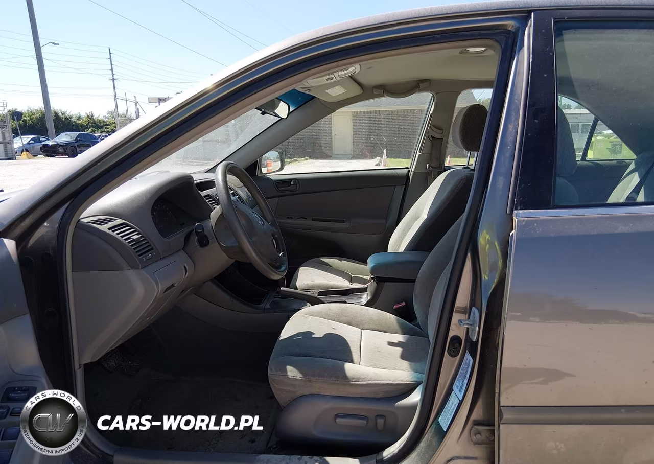 2002 Toyota Camry Le VIN:4T1BE32K32U544705 - 5