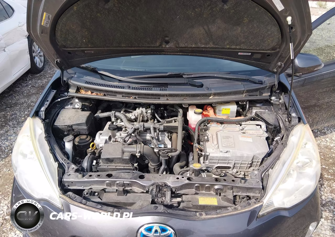2013 Toyota Prius C Four VIN:JTDKDTB33D1534406 - 10