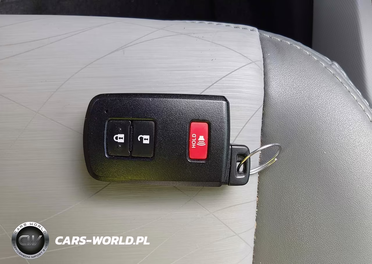 2013 Toyota Prius C Four VIN:JTDKDTB33D1534406 - 11