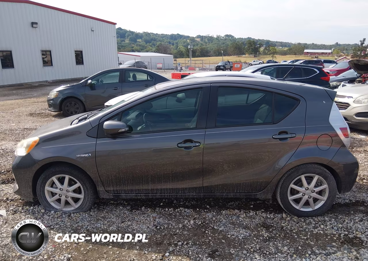 2013 Toyota Prius C Four VIN:JTDKDTB33D1534406 - 14