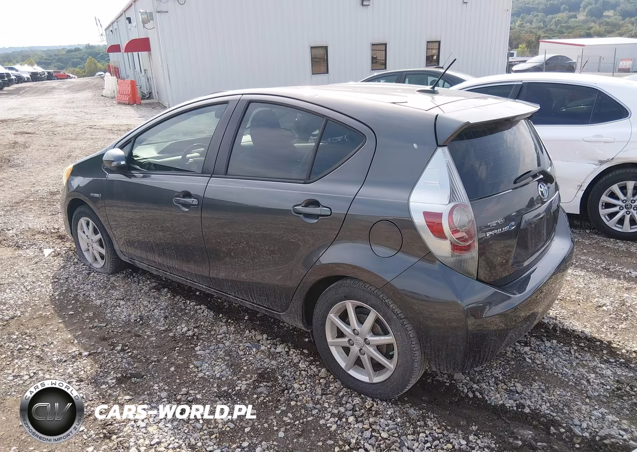 2013 Toyota Prius C Four VIN:JTDKDTB33D1534406 - 3