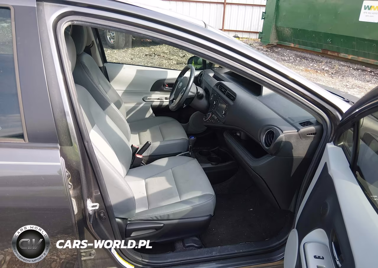 2013 Toyota Prius C Four VIN:JTDKDTB33D1534406 - 5