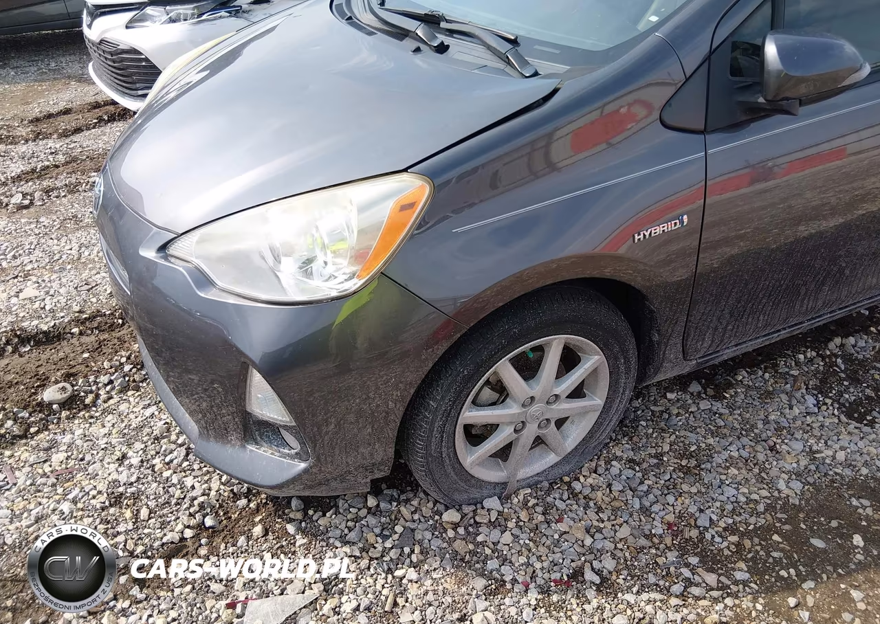 2013 Toyota Prius C Four VIN:JTDKDTB33D1534406 - 6