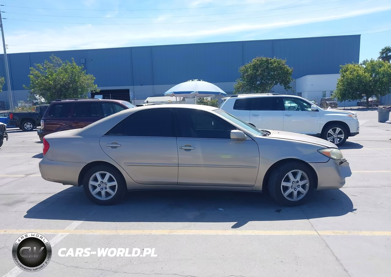 2004 Toyota Camry Le VIN:4T1BE32K14U827462 - 13
