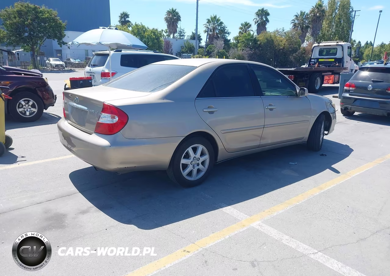 2004 Toyota Camry Le VIN:4T1BE32K14U827462 - 4
