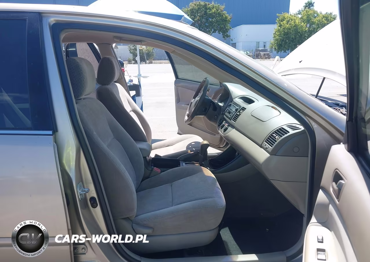 2004 Toyota Camry Le VIN:4T1BE32K14U827462 - 5