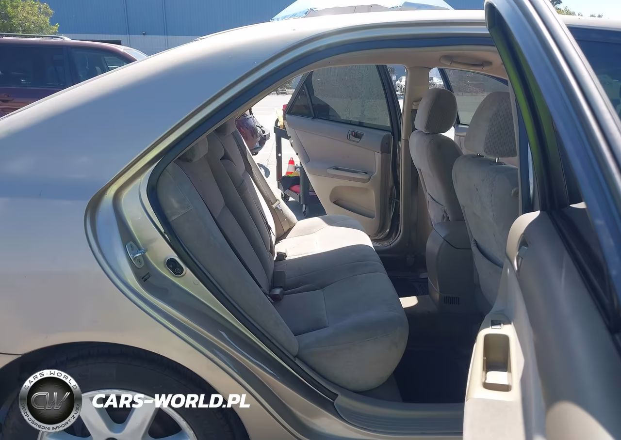 2004 Toyota Camry Le VIN:4T1BE32K14U827462 - 8