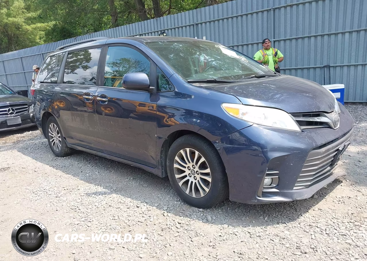 2018 Toyota Sienna Xle 8 Passenger