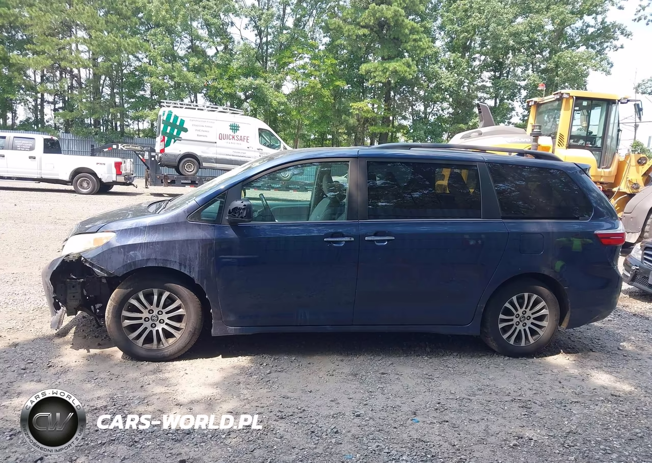 2018 Toyota Sienna Xle 8 Passenger VIN:5TDYZ3DC9JS960141 - 14