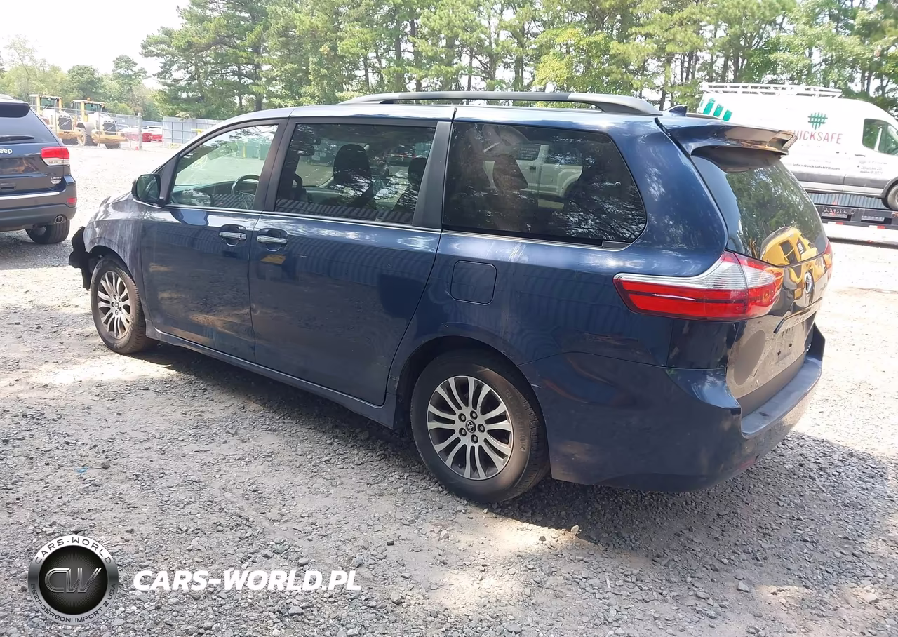 2018 Toyota Sienna Xle 8 Passenger VIN:5TDYZ3DC9JS960141 - 3
