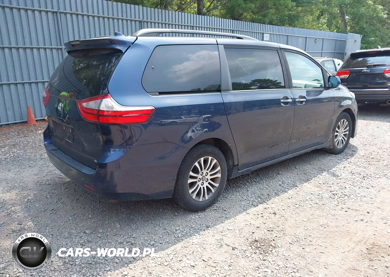 2018 Toyota Sienna Xle 8 Passenger VIN:5TDYZ3DC9JS960141 - 4