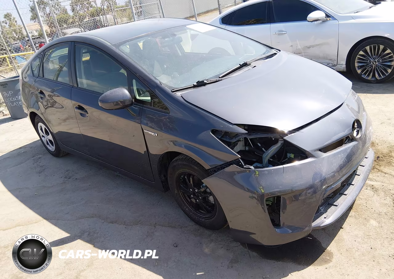 2013 Toyota Prius Three – zdjęcie 1 z 17