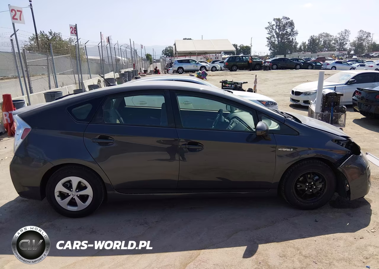 2013 Toyota Prius Three VIN:JTDKN3DU2D5644925 - 14