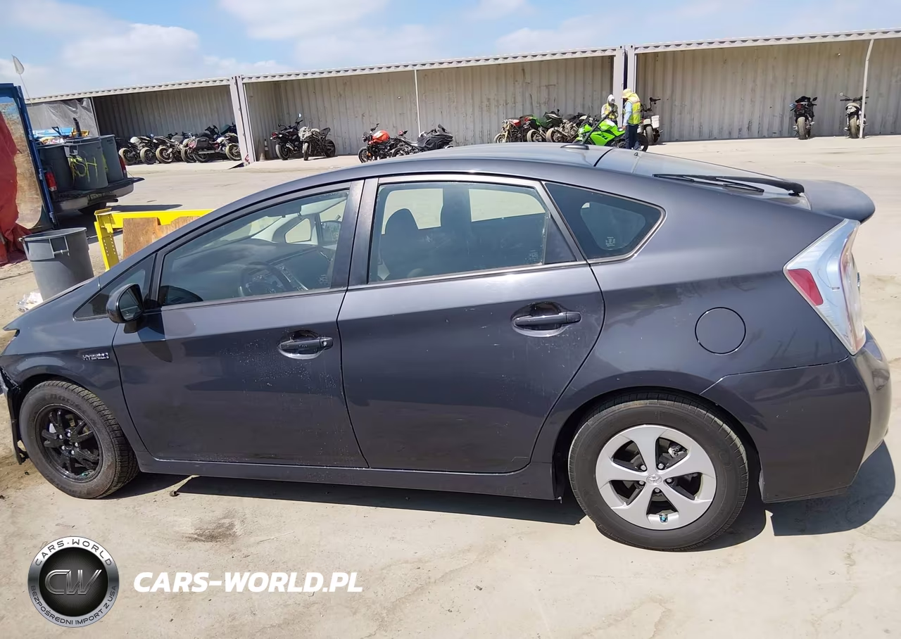 2013 Toyota Prius Three VIN:JTDKN3DU2D5644925 - 15