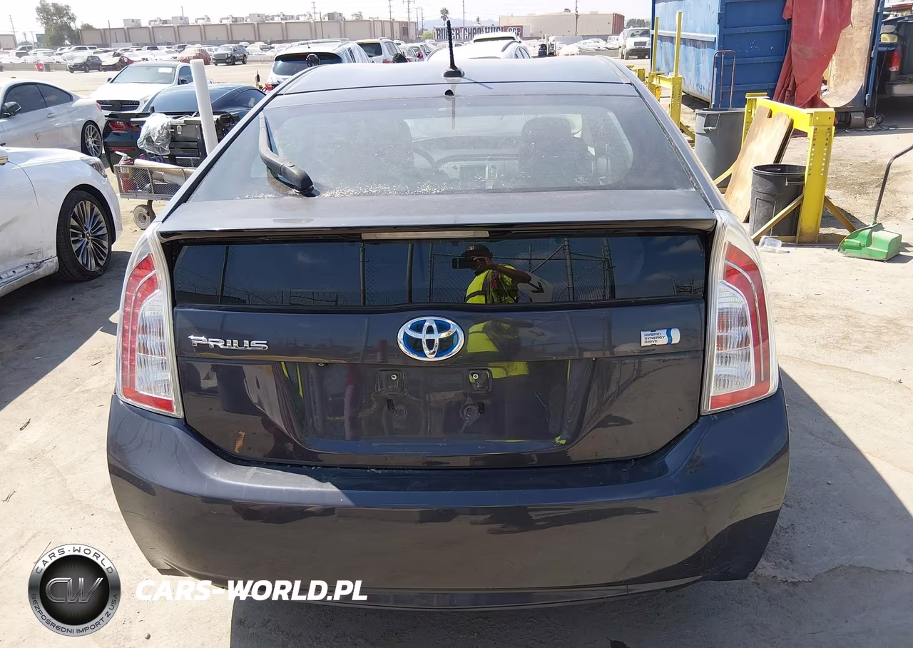 2013 Toyota Prius Three VIN:JTDKN3DU2D5644925 - 17