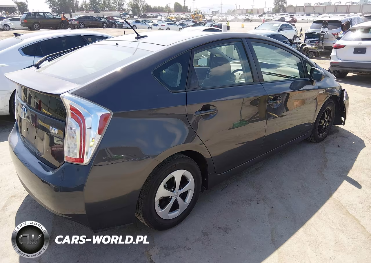 2013 Toyota Prius Three VIN:JTDKN3DU2D5644925 - 4